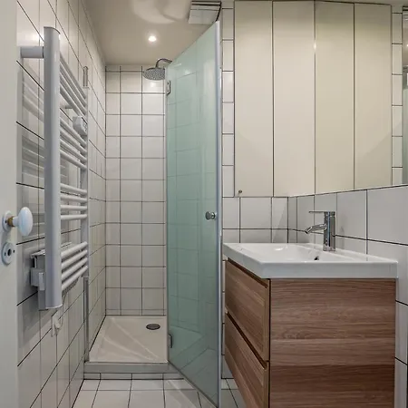 Goodguest-trocadero Tour Eiffel Bail Mobilite Paris