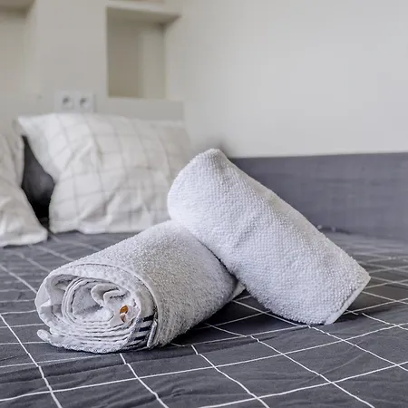 Goodguest-trocadero Tour Eiffel Bail Mobilite Paris